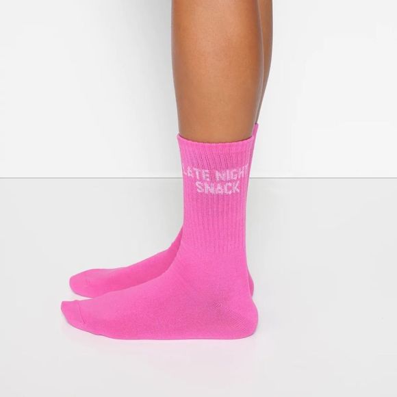 NEW Skims Sport Crew Sock Sz 6+ in Late Night Snack - Picture 2 of 10